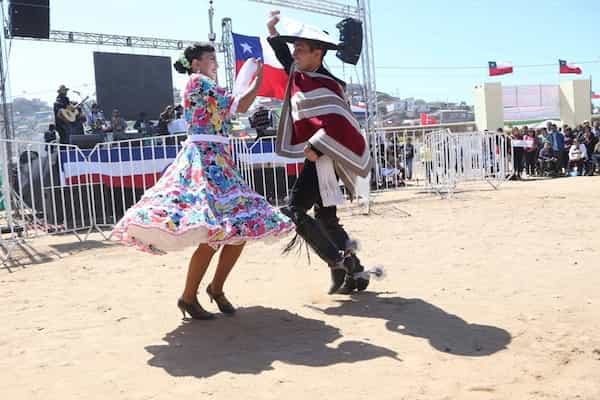 Su-musica-y-baile-encenderan-tu-alma 8 Razones para Viajar a Santiago de Chile