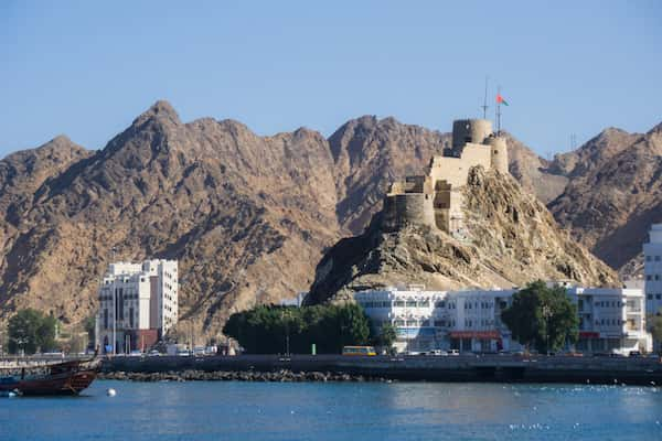 Sube-a-la-cima-del-fuerte-de-Mutrah 15 Cosas para Ver y Hacer en Mascate, Omán