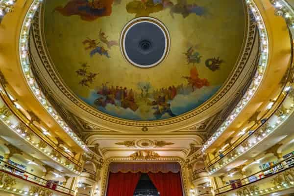 Sus-acabados-originales-han-sobrevivido Librería El Ateneo Grand Splendid, Ubicada en un Antiguo Teatro