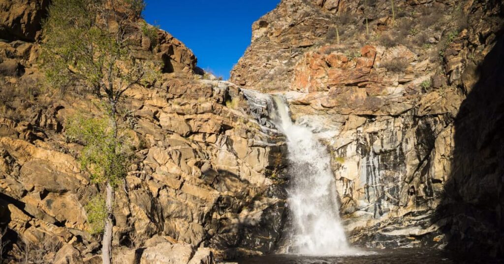 Tanque-Verde-Falls-1024x536 Los mejores pozos de Arizona para disfrutar este verano