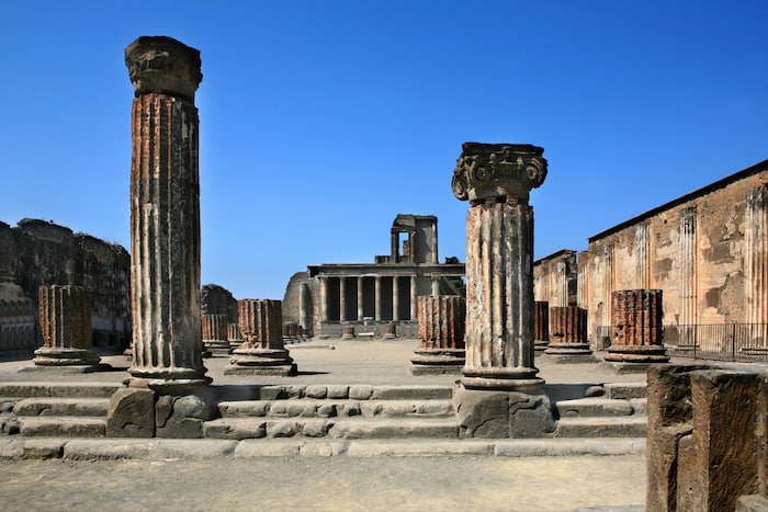 Teatro-de-Pompeyo-y-Curia Plaza Largo di Torre Argentina: Un espacio para la historia de Roma