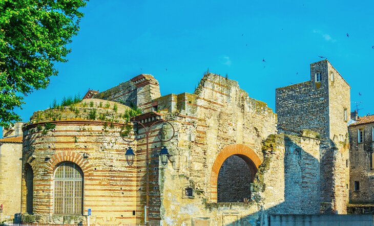 Termas-de-Constantino 11 Principales atracciones turísticas de Arles en Francia