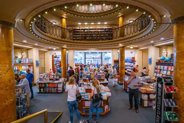 Un-ex-alumno-y-mecenas-de-teatro-salvo-el-dia Librería El Ateneo Grand Splendid, Ubicada en un Antiguo Teatro