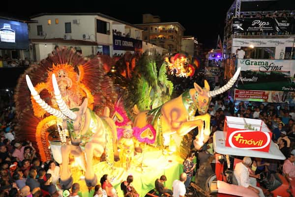 Una-fiesta-nacional-carnaval-de-Panama Gózate el Carnaval de Panamá ¡Una Experiencia Inolvidable!