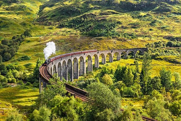 Viaducto-de-Glenfinnan-condado-de-Inverness 23 Lugares para Fotografiar en Escocia:  Escenarios de Belleza Inigualable