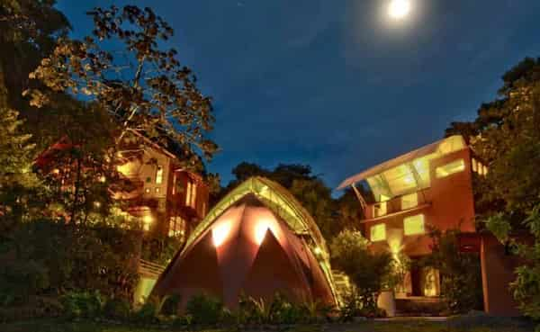 Villa-magica-en-el-bosque-nublado 10 Casas Vacacionales en Alquiler en Costa Rica