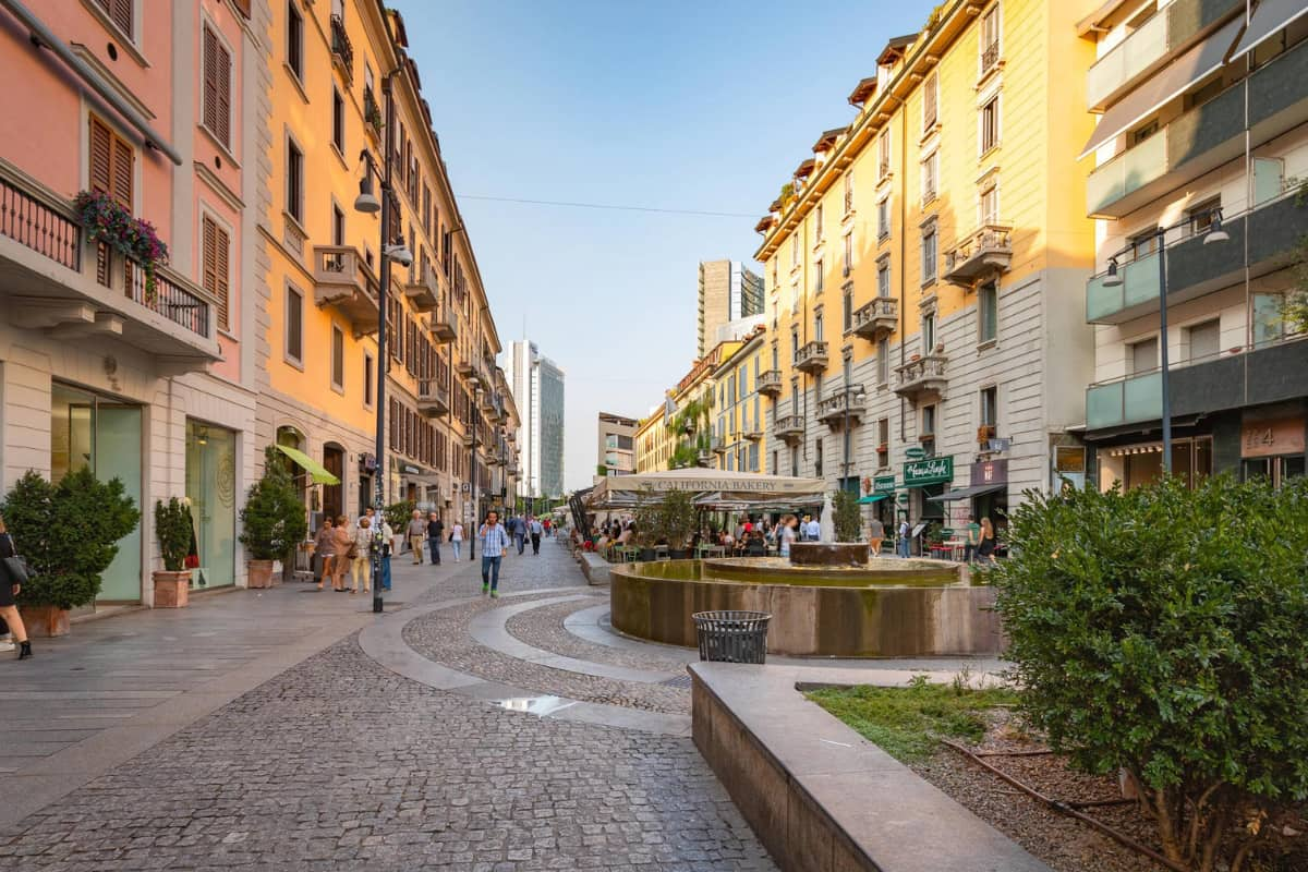 Visita Corso Como La famosa calle peatonal de Milán-1