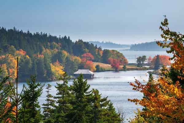 Visita-el-Parque-Nacional-Acadia-actividades-para-aprovechar-el-otono-en-Maine Descubre 10 esenciales actividades para aprovechar el otoño en Maine