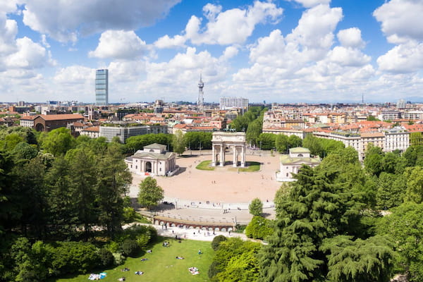 Visitando-el-Arco-della-Pace Arco della Pace: Representación de Paz Surgida de un Monumento a la Guerra