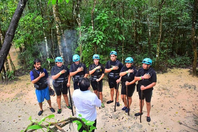 ceremonia-de-humo-maya Río Secreto ¡El increíble río subterráneo en la Riviera Maya