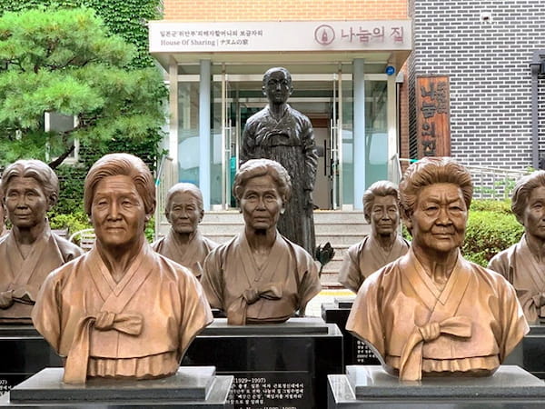 estatua-de-bronces-en-Seul-1 La historia de las mujeres de consuelo en Seul Corea del sur