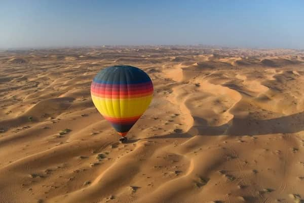 globo-aerostatico-sobre-el-desierto Mejores Cosas para Hacer en Dubái ¡Debes Vistarla!