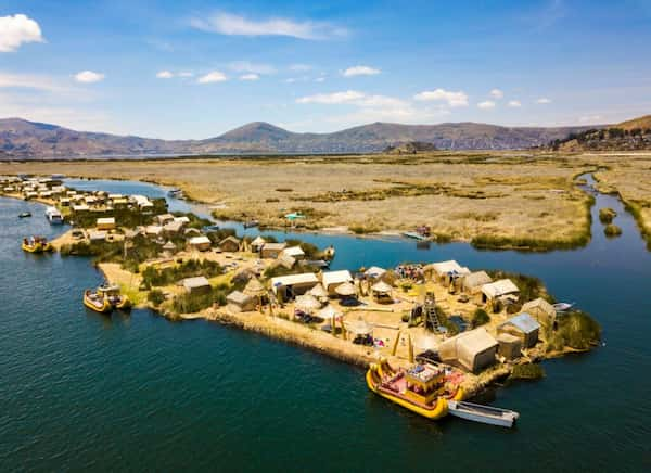 islas-de-los-Uros-1 6 Lugares Ocultos en Perú que Definitivamente debes Visitar