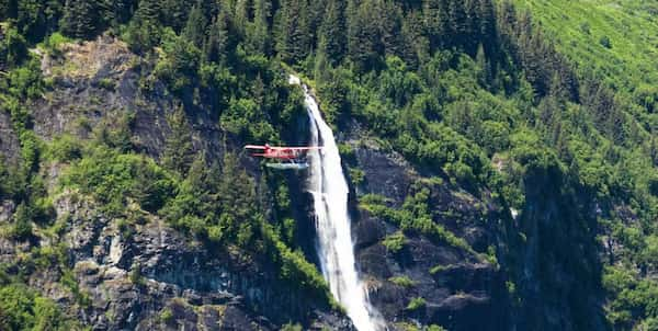 Aumenta-tu-altitud-con-el-servicio-de-vuelo-de-Rust 13 Atracciones turísticas en Anchorage Alaska, recomendadas por expertos