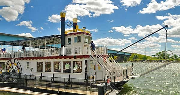 Cruceros-en-barco-por-el-rio-Lewis-y-Clark 12 Mejores lugares para visitar en Bismarck, Dakota del Norte