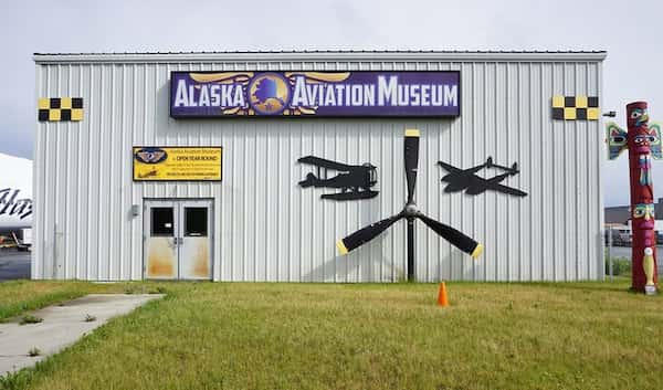 Observa-el-aterrizaje-de-hidroaviones-en-el-Museo-de-Aviacion-de-Alaska 13 Atracciones turísticas en Anchorage Alaska, recomendadas por expertos