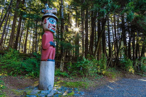 Parque-historico-estatal-Totem-Bight 19 Atracciones turísticas de Alaska para explorar