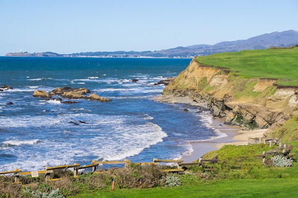 Bahia-de-la-Media-Luna 15 Destinos para escapadas de fin de semana en el área de la bahía de California