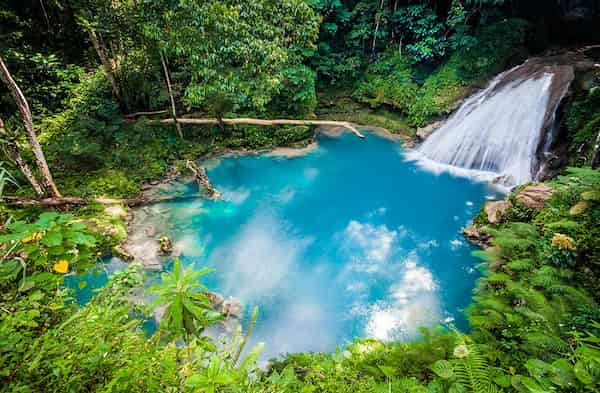 Agujero-Azul-Ocho-Rios 18 Atracciones turísticas en Jamaica: Destinos Turísticos Imperdibles