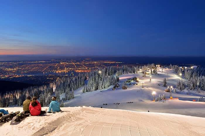 Esqui-en-la-montana-Grouse 22 Lugares turísticos en Vancouver que te sorprenderán