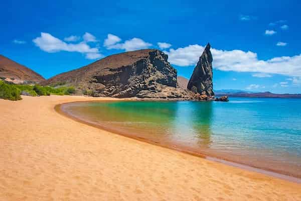 Isla-Bartolome-Islas-Galapagos Playas de Ecuador: 17 Paraísos que debes conocer