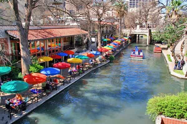 Paseo-por-el-rio-de-San-Antonio-Atracciones-Turisticas-de-Estados-Unidos 18 Atracciones Turísticas de Estados Unidos