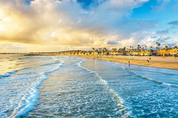 Playa-Newport 20 Destacadas playas del sur de California para disfrutar del sol y las olas