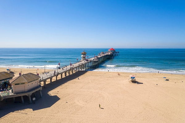 Playa-de-la-ciudad-de-Huntington-Huntington-Beach 20 Destacadas playas del sur de California para disfrutar del sol y las olas