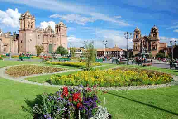 Plaza-de-Armas 15 Principales lugares turísticos de Cusco en Perú