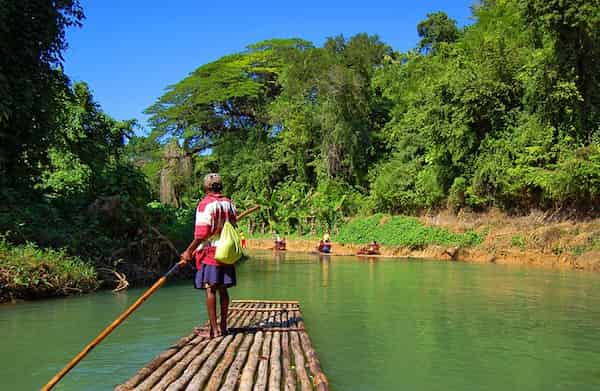 Rafting-en-el-rio-Martha-Brae 18 Atracciones turísticas en Jamaica: Destinos Turísticos Imperdibles