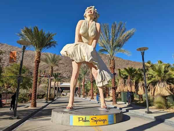 Tomate-una-foto-con-Marilyn-Monroe 19 Cosas para hacer en Palm Springs que deberías incluir en tu itinerario