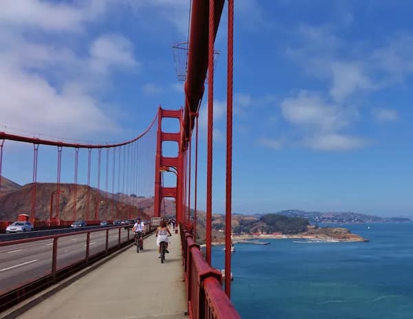 Cruzar-en-bicicleta-el-puente-Golden-Gate Actividades al aire libre en San Francisco ¡Explora la naturaleza y diviértete al máximo!