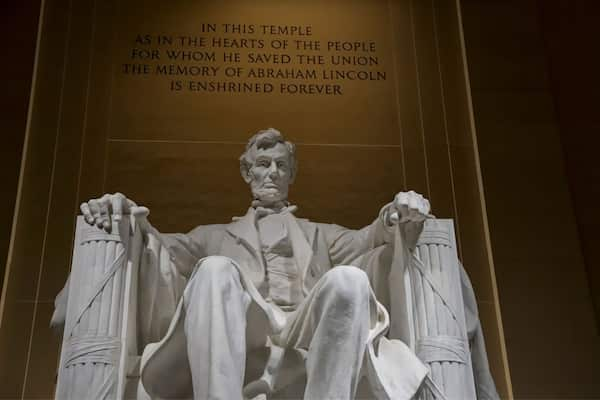 El-monumento-a-Lincoln 25 Atracciones turísticas en Washington: Lugares imperdibles en la capital de EE. UU.