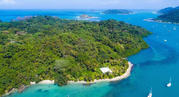 La-Punta-en-Isla-Grande 14 Playas de Panamá: Destinos imperdibles para relajarse y explorar