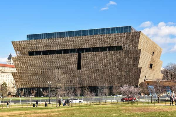 Museo-Nacional-de-Historia-y-Cultura-Afroamericana 25 Atracciones turísticas en Washington: Lugares imperdibles en la capital de EE. UU.