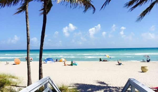 Playa-de-Hollywood Playas de Miami: 17 Paraísos Costeros Imperdibles