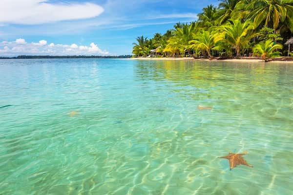 Playa-de-las-estrellas-de-mar 14 Playas de Panamá: Destinos imperdibles para relajarse y explorar