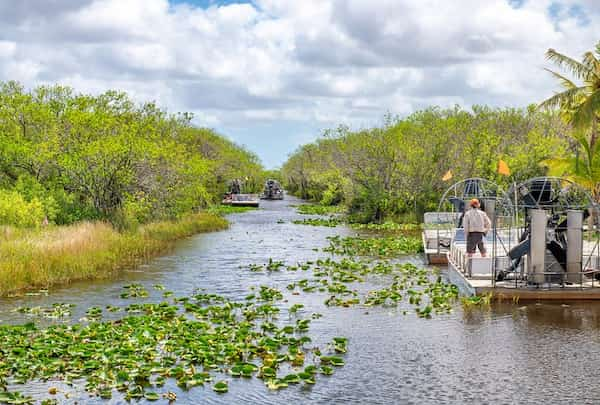 Tome-un-tour-en-hidrodeslizador-cosas-para-hacer-en-Florida 19 Mejores cosas para hacer en Florida: Experiencias únicas que no puedes perderte