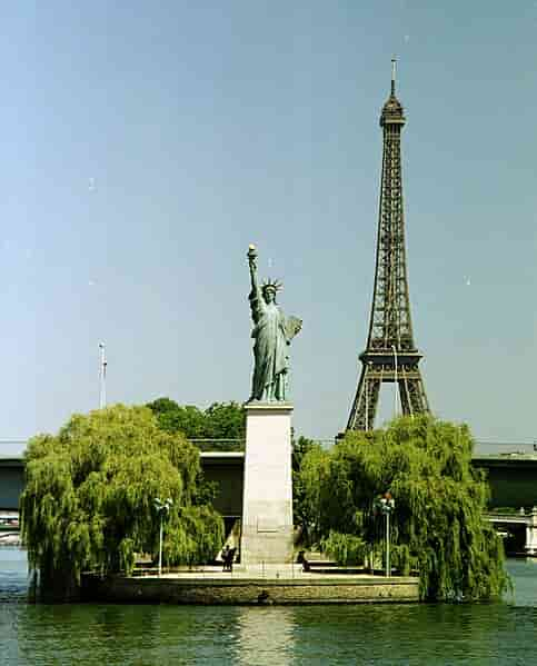 Estatua-de-la-libertad-en-Paris-Ile-Aux-Cygnes Distritos de París: Guía para explorar cada rincón