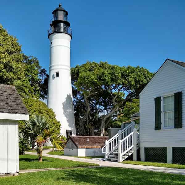 Faro-de-Key-West-y-alojamiento-de-los-fareros 15 Atracciones turísticas en los Cayos de Florida