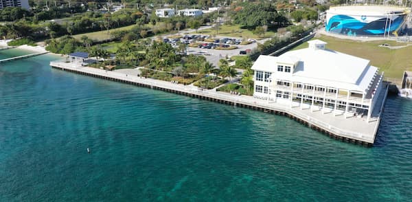 Vea-los-manaties-de-Florida-en-Manatee-Lagoon 17 Principales atracciones turísticas de West Palm Beach