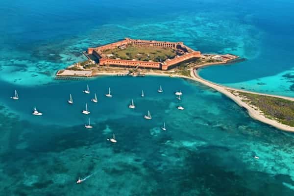 Realiza-una-escapada-de-un-dia-al-Parque-Nacional-Dry-Tortugas Principales atracciones turísticas en Key West, Florida