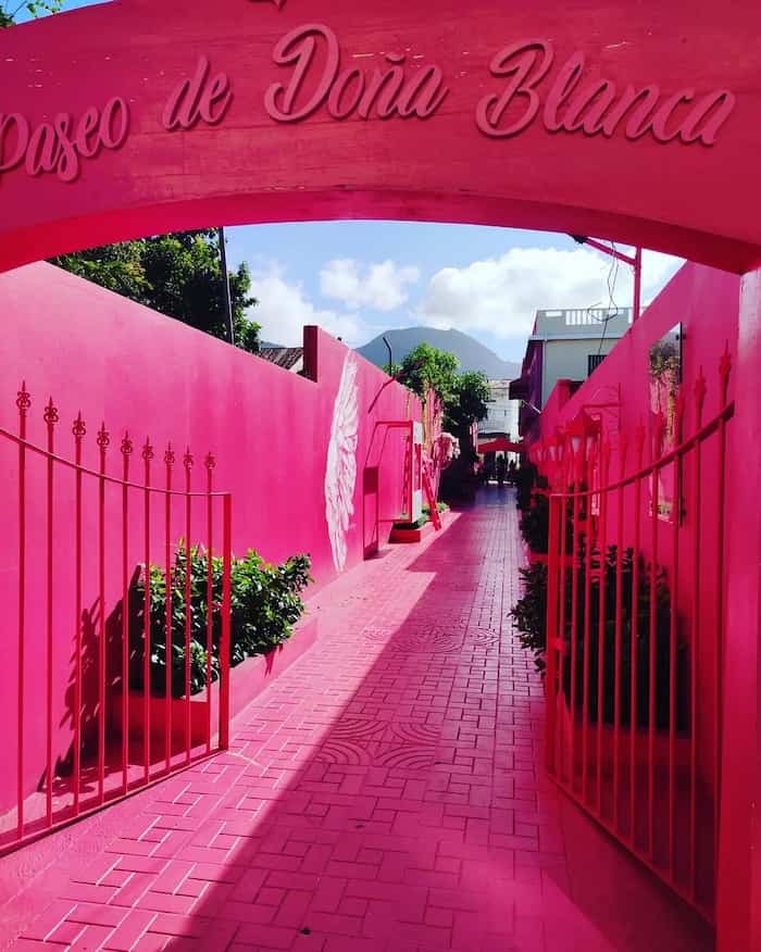 Calle-Rosa-Paseo-de-Dona-Blanca Atracciones turísticas en Puerto Plata, República Dominicana