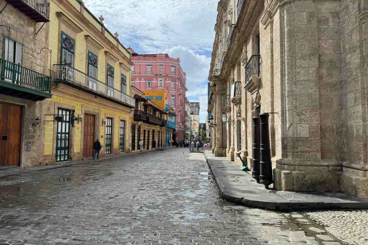 Lugares turísticos en La Habana Encanto colonial y ritmo caribeño