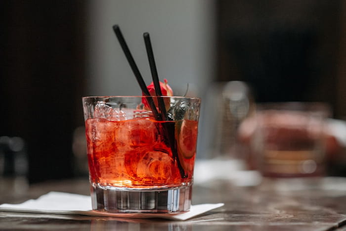 Negroni-aperitivos-italianos-en-Roma 6 Mejores aperitivos italianos en Roma y dónde conseguirlos