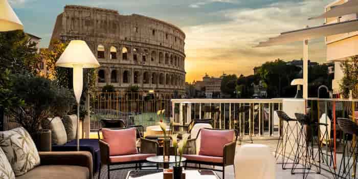El-bar-de-la-azotea-The-Court-Palazzo-Manfredi 7 Mejores bares en azoteas en Roma: Copas, encanto y panorámicas únicas