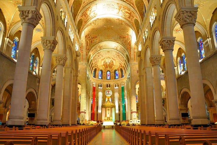Basilica-de-Sainte-Anne-de-Beaupre Mejores lugares para visitar en Quebec: Tesoros imperdibles para tu próxima aventura