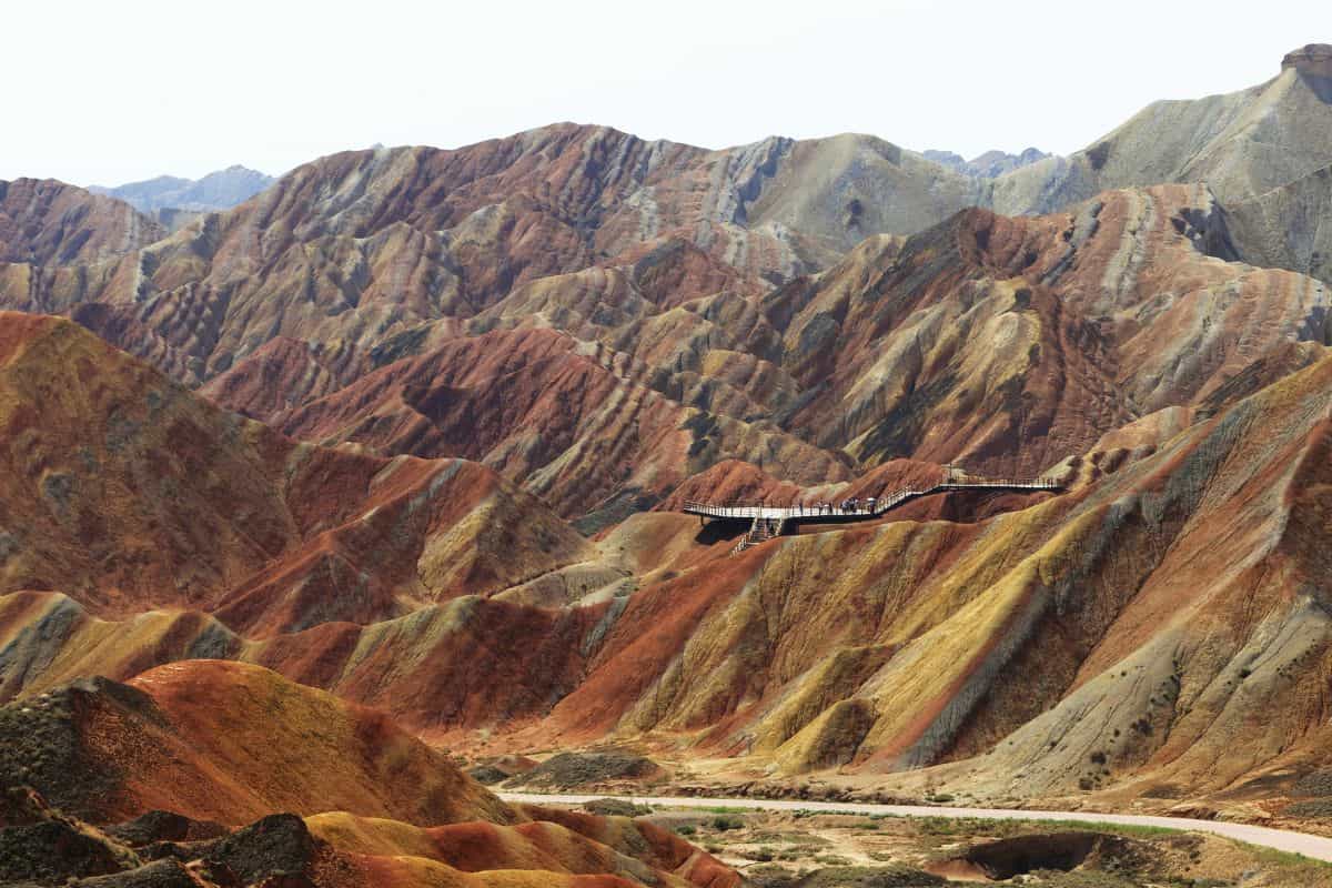 Conoce las Montañas Arcoíris de China Un viaje al color