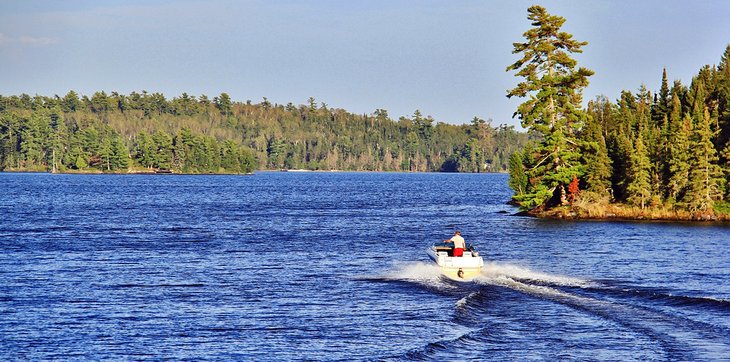 Lago-de-los-Bosques Lagos de Canadá: Refugios cristalinos para explorar