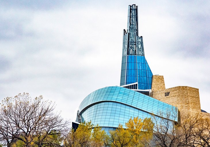 Museo-Canadiense-de-Derechos-Humanos Principales lugares turísticos en Canadá: Descubre lo mejor del gigante del norte